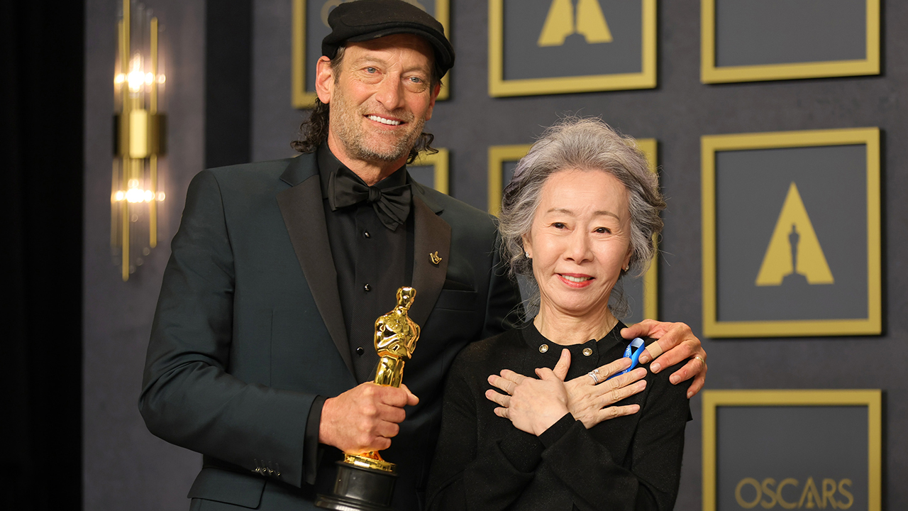 Yoon Yeo-jung: Awarded the Oscar for Best Supporting Actress Award with Wit and Consideration