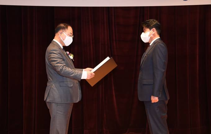 Park Min-won, a Professor at Changwon University, Won the Order of Nokjo Merit